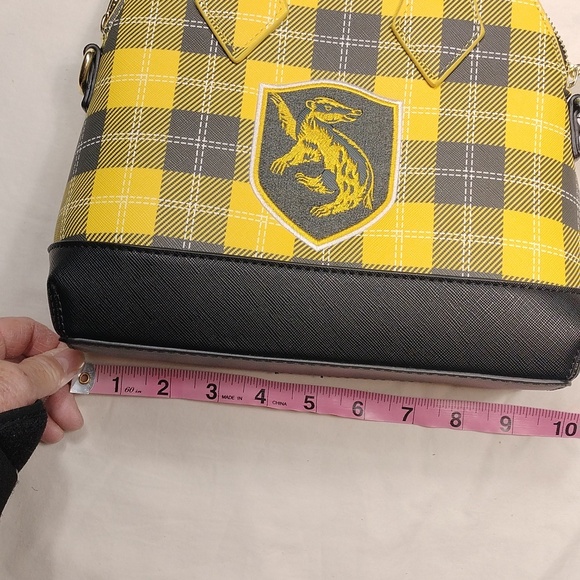 NWOT Loungefly Harry Potter Hufflepuff Purse With Cross Body Strap. - Picture 12 of 14